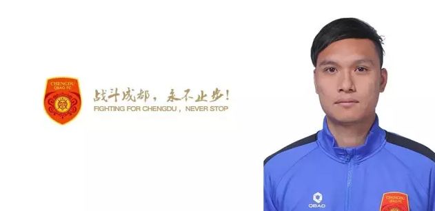 林儿，我的儿啊……县令夫人挣扎着往贵妃榻那边去。